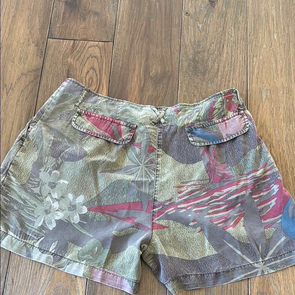Women's Multicolor Patterned Shorts - Picture 3 of 4